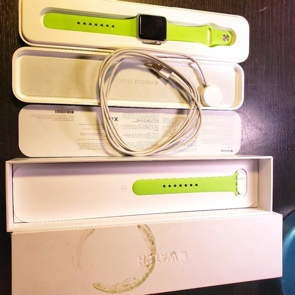 Apple Watch Sport 7000 Series Aluminum, Green Band - Picture 1 of 2